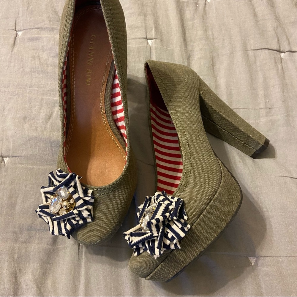 Gianni Bini olive green heels